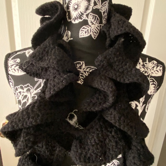 Scarf - Ruffled - Picture 4 of 6